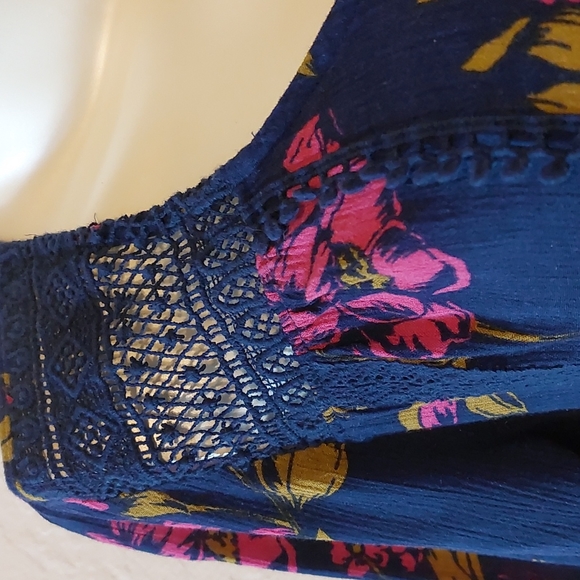 Express top. Very feminine blue floral. Size S/P. Pre-owned, very gently used. - Picture 3 of 5